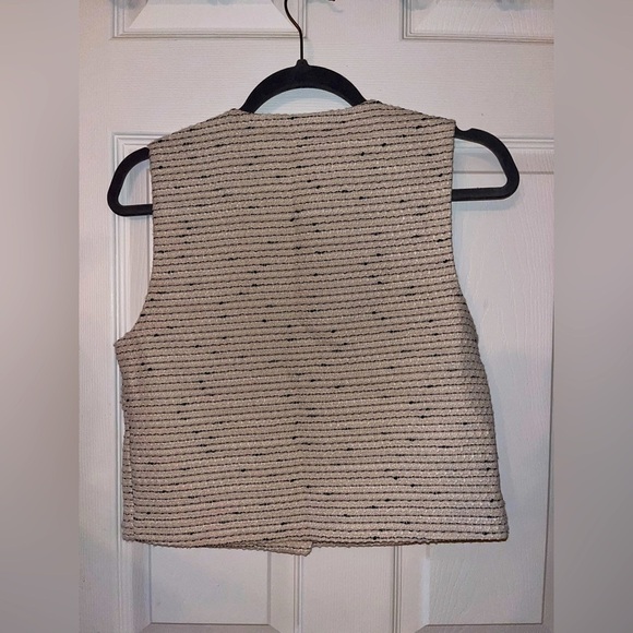 Tullie Textured Button-Down Vest in Cream and Black Small - Picture 3 of 3